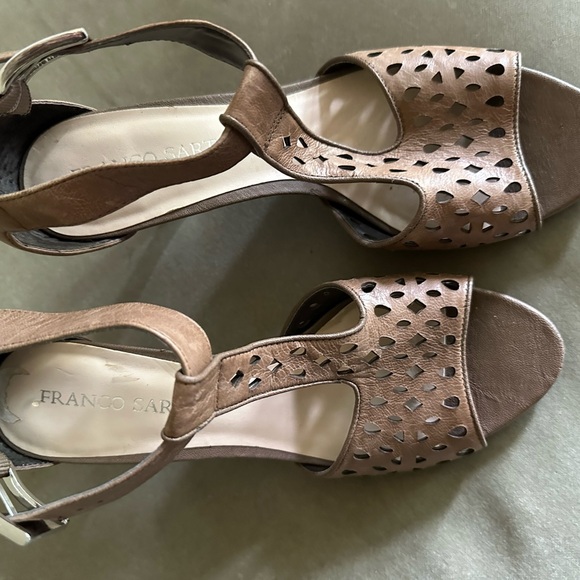 Heels - Picture 2 of 3